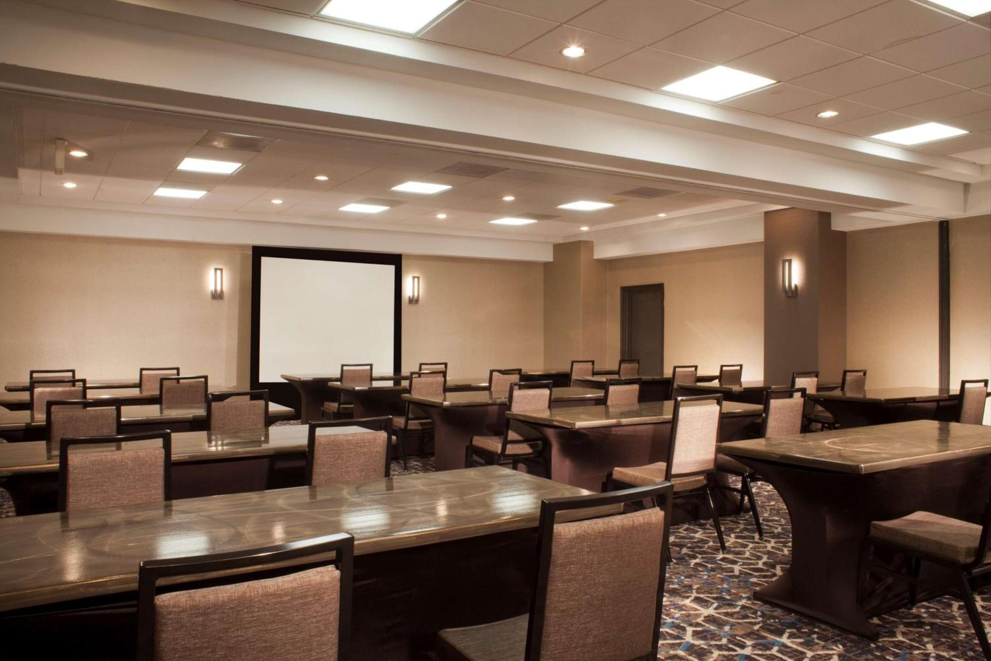 Embassy Suites By Hilton Houston Near The Galleria Esterno foto