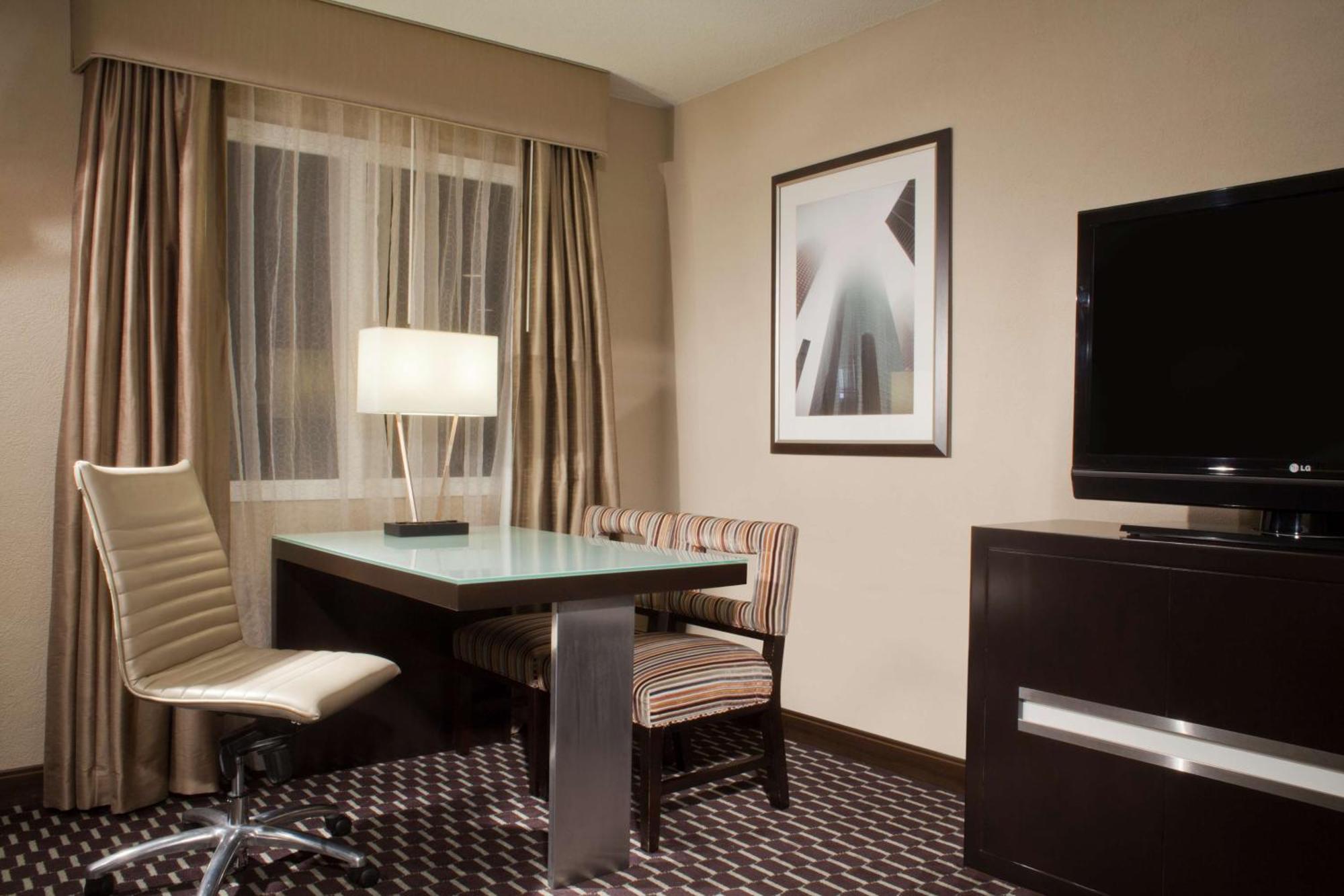 Embassy Suites By Hilton Houston Near The Galleria Esterno foto