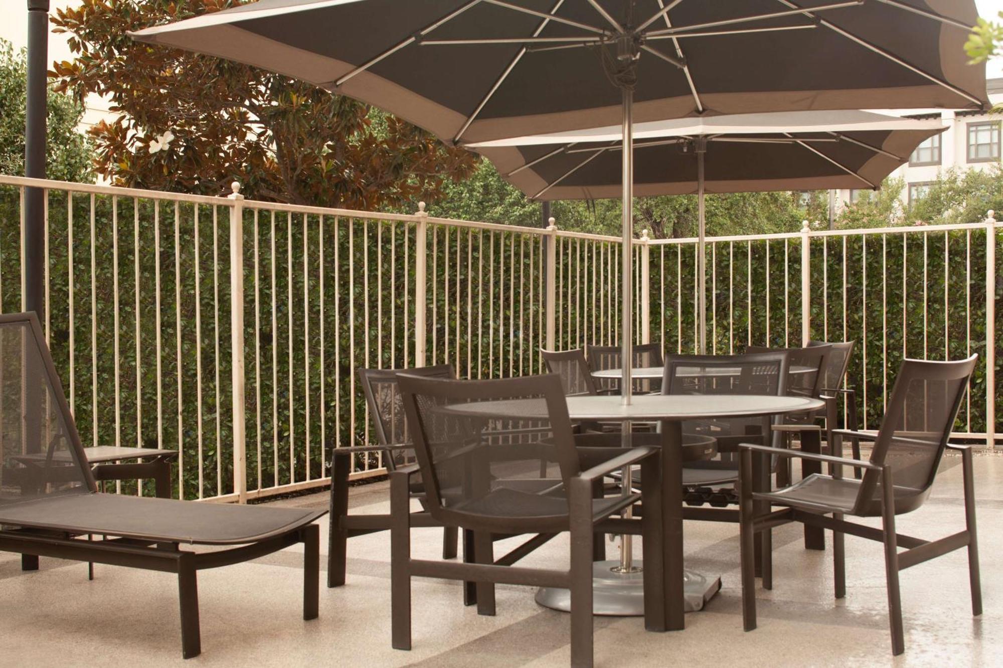 Embassy Suites By Hilton Houston Near The Galleria Esterno foto